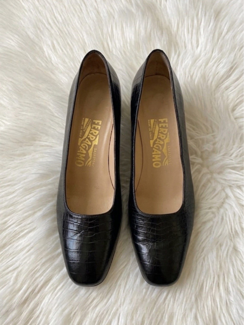 VINTAGE Salvatore Ferragamo Black Croc Embossed leather Heels Pumps 8 B CLASSIC
